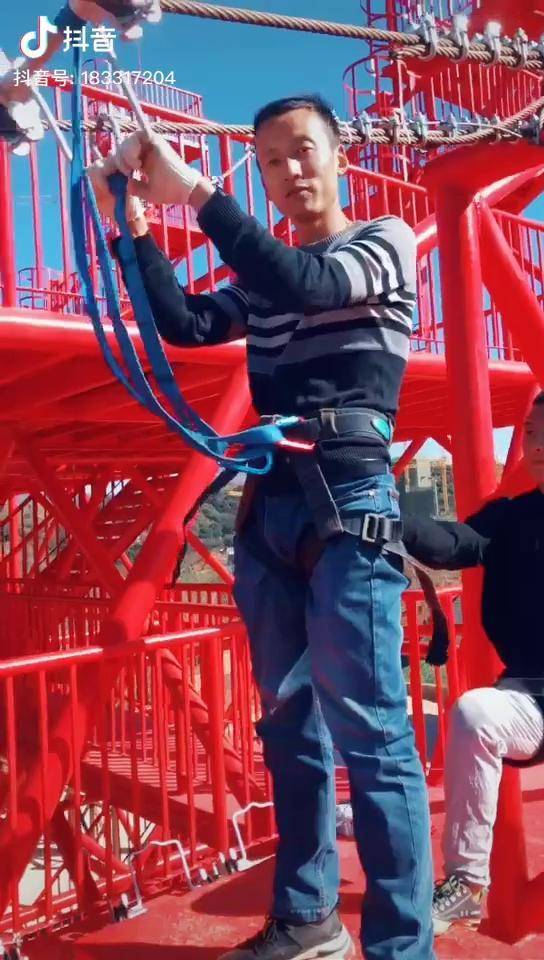 乐鱼体育-关于新兴极限运动“飞索”表演，惊险刺激的信息