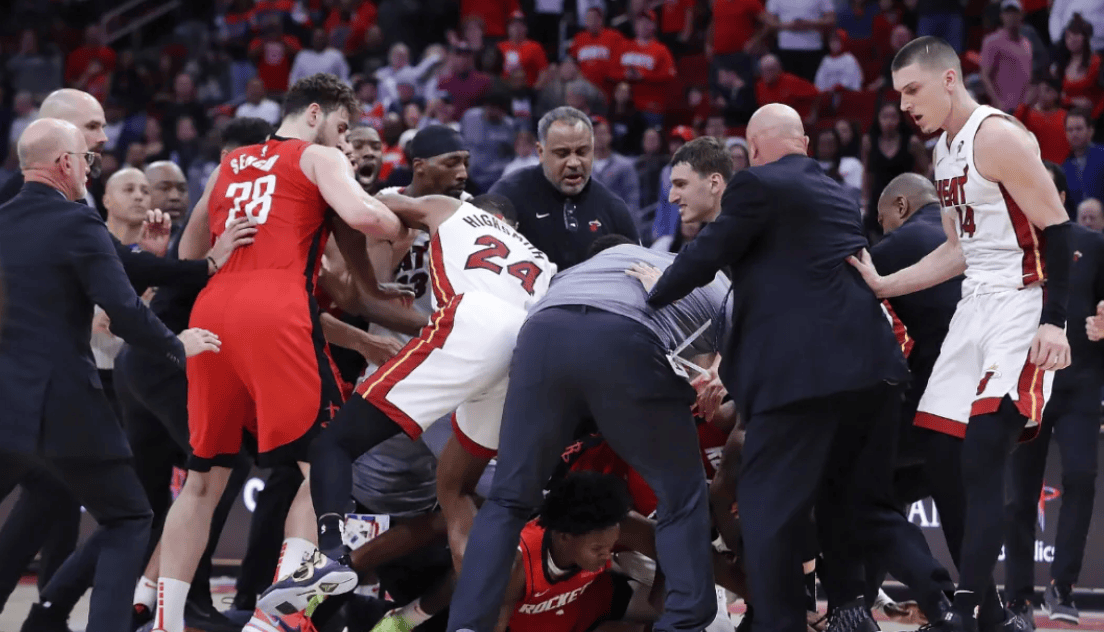 乐鱼网站-包含半场比分:54-51,北京队略占优势,比赛悬念不断!的词条