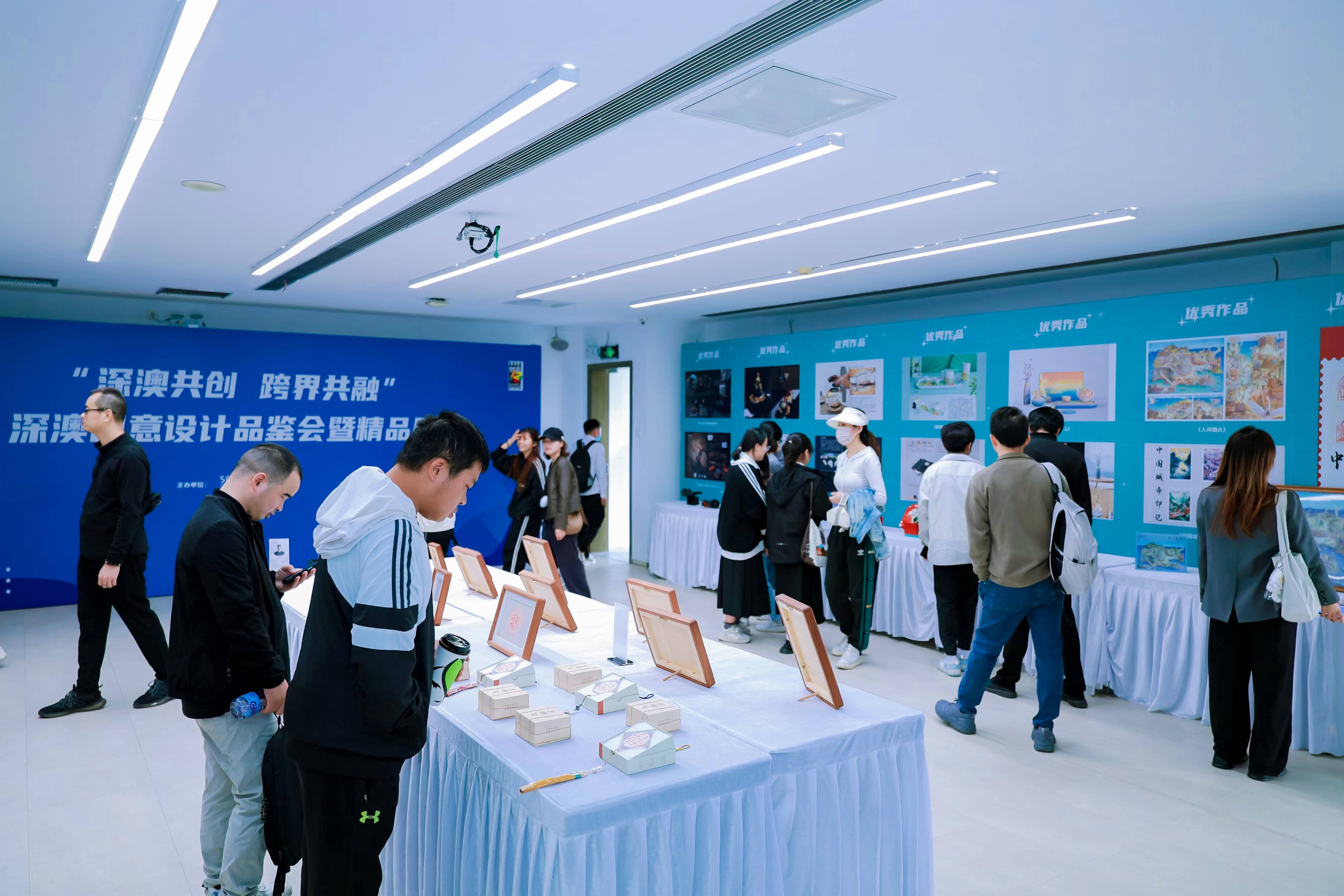 乐鱼体育线上-跨界合作推动足球+文化产业融合，打造新文创产业链