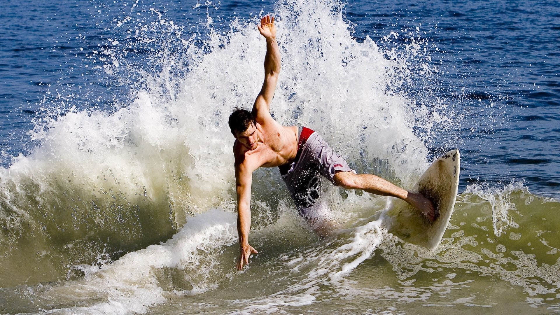 手机客户端下载-勇士击败快船库里三分准如雷，勇士打快船库里超远三分是哪一场