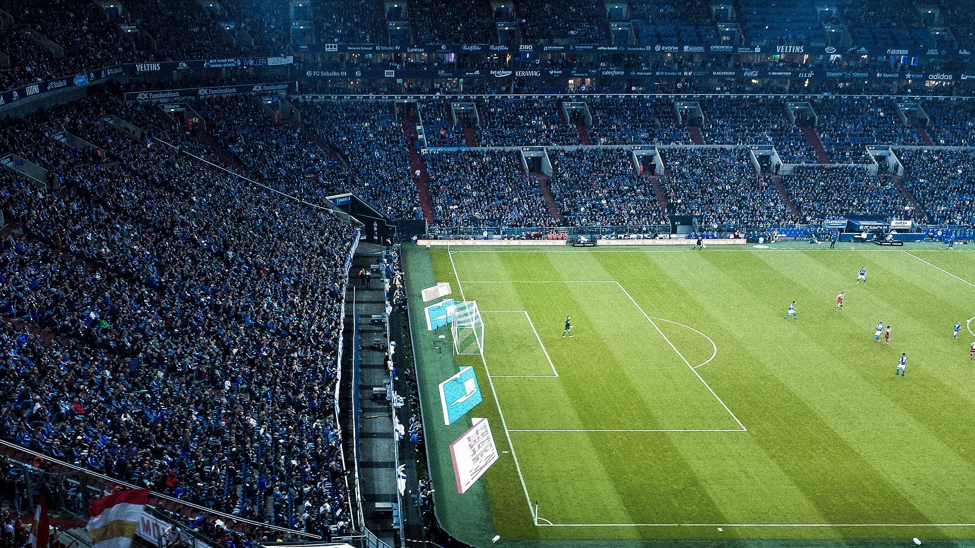 乐鱼体育-英超赛季中后期球员肌肉损伤风险与训练节奏关系研究,英超肌肉前锋