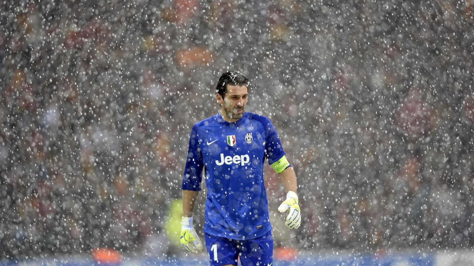 【现场互动】观众投票支持最精彩的击球瞬间，比赛现场投票